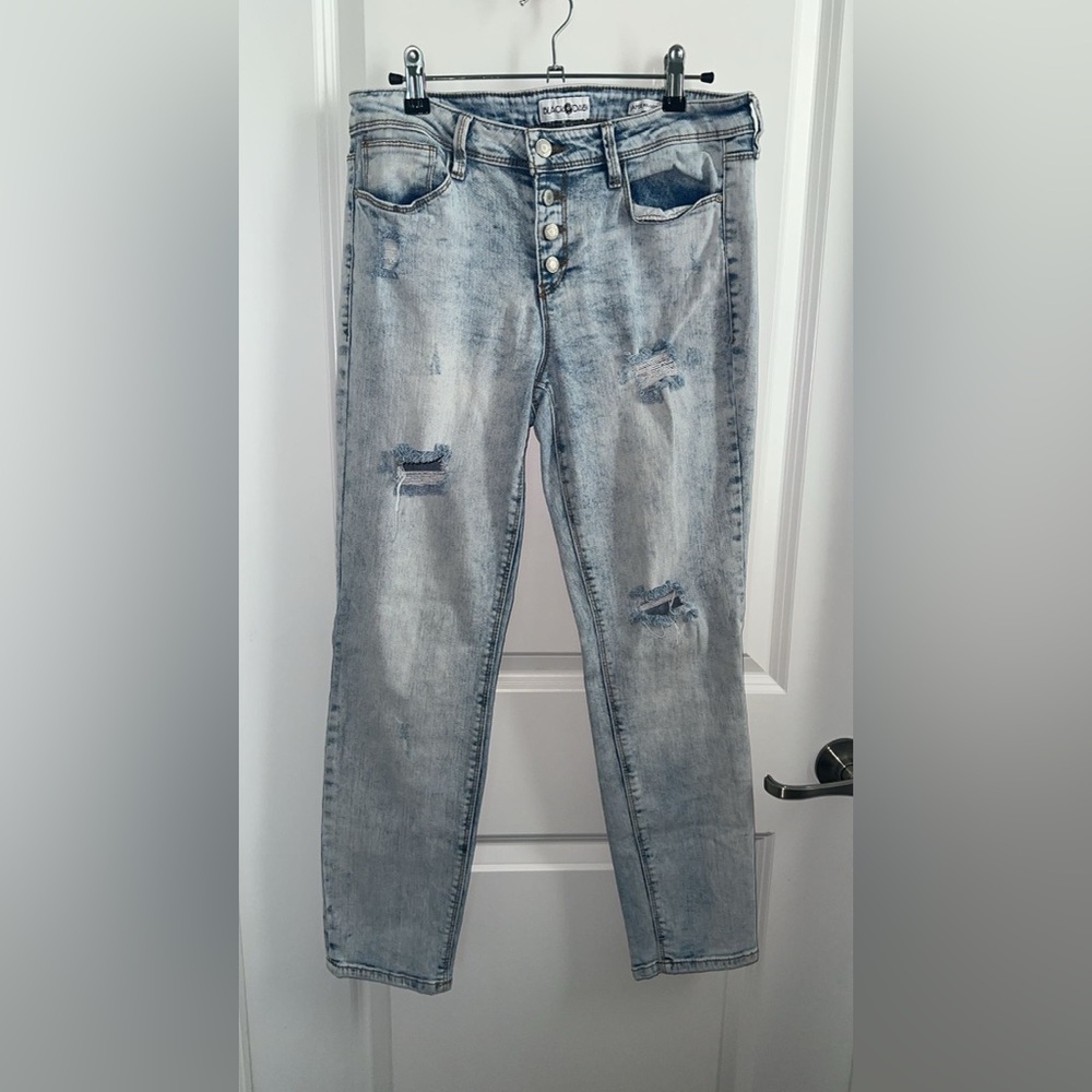 Black Daisy Jamie Relaxed Skinny 9/29 Distressed Light Blue Jeans